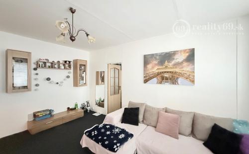 REZERVOVANÉ - TERASA - POVAŽSKA PEKNÝ 3 IZBOVÝ BYT PRAŽSKÝ TYP 54 M2, LODŽIA.