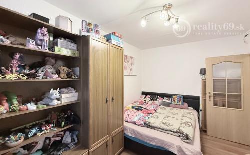 REZERVOVANÉ - TERASA - POVAŽSKA PEKNÝ 3 IZBOVÝ BYT PRAŽSKÝ TYP 54 M2, LODŽIA.