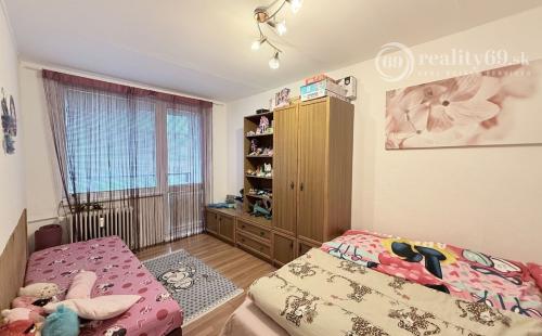 REZERVOVANÉ - TERASA - POVAŽSKA PEKNÝ 3 IZBOVÝ BYT PRAŽSKÝ TYP 54 M2, LODŽIA.