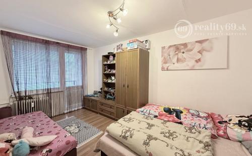 REZERVOVANÉ - TERASA - POVAŽSKA PEKNÝ 3 IZBOVÝ BYT PRAŽSKÝ TYP 54 M2, LODŽIA.