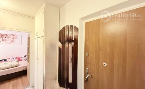 REZERVOVANÉ - TERASA - POVAŽSKA PEKNÝ 3 IZBOVÝ BYT PRAŽSKÝ TYP 54 M2, LODŽIA.