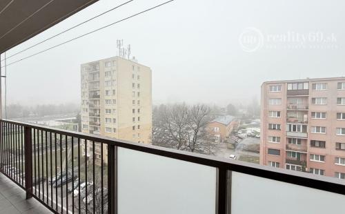 REZERVOVANÉ - TERASA - POVAŽSKA PEKNÝ 3 IZBOVÝ BYT PRAŽSKÝ TYP 54 M2, LODŽIA.