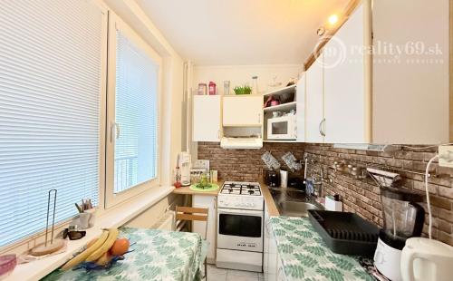 REZERVOVANÉ - TERASA - POVAŽSKA PEKNÝ 3 IZBOVÝ BYT PRAŽSKÝ TYP 54 M2, LODŽIA.