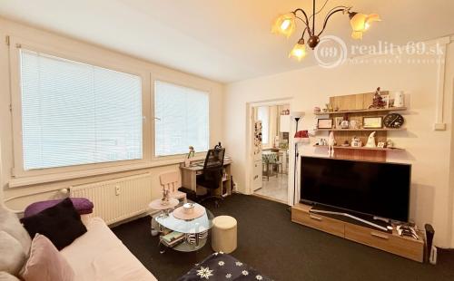 REZERVOVANÉ - TERASA - POVAŽSKA PEKNÝ 3 IZBOVÝ BYT PRAŽSKÝ TYP 54 M2, LODŽIA.