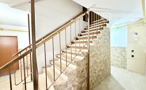 REZERVOVANÉ - TERASA - POVAŽSKA PEKNÝ 3 IZBOVÝ BYT PRAŽSKÝ TYP 54 M2, LODŽIA.