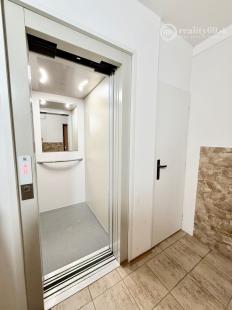 REZERVOVANÉ - TERASA - POVAŽSKA PEKNÝ 3 IZBOVÝ BYT PRAŽSKÝ TYP 54 M2, LODŽIA.