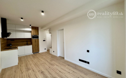 JUH - KRIVÁ -  2 IZBOVÝ SUPER MODERNÝ BYT 35 M2.