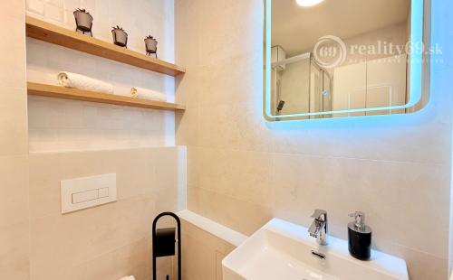 JUH - 2 IZBOVÝ MODERNE ZARIADENÝ BYT PRI AUPARKU