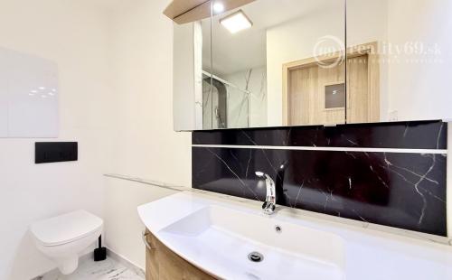 JAZERO - ČINGOVSKÁ PEKNÝ 3 IZBOVÝ BYT PO REKONŠTRUKCII 68 M2 S LODŽIOU.