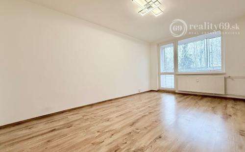 JAZERO - ČINGOVSKÁ PEKNÝ 3 IZBOVÝ BYT PO REKONŠTRUKCII 68 M2 S LODŽIOU.