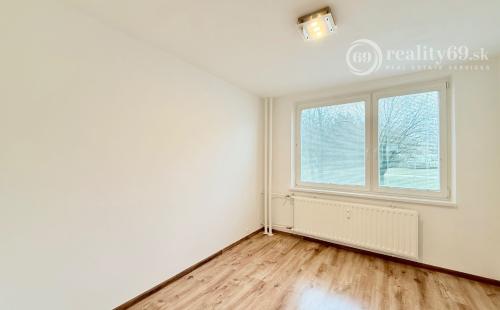 JAZERO - ČINGOVSKÁ PEKNÝ 3 IZBOVÝ BYT PO REKONŠTRUKCII 68 M2 S LODŽIOU.