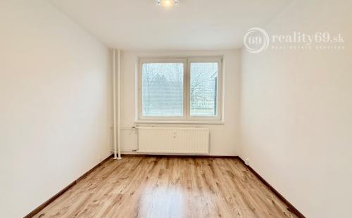 JAZERO - ČINGOVSKÁ PEKNÝ 3 IZBOVÝ BYT PO REKONŠTRUKCII 68 M2 S LODŽIOU.