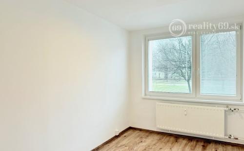 JAZERO - ČINGOVSKÁ PEKNÝ 3 IZBOVÝ BYT PO REKONŠTRUKCII 68 M2 S LODŽIOU.