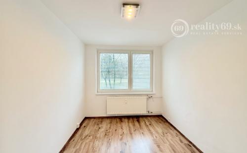 JAZERO - ČINGOVSKÁ PEKNÝ 3 IZBOVÝ BYT PO REKONŠTRUKCII 68 M2 S LODŽIOU.