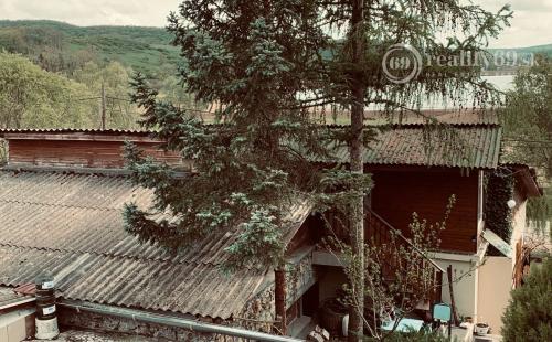 MAĎARSKO - JAZERO RAKACA - INVESTÍCIA DO PLNIČKY MINERÁLNEJ VODY SO ZÁZEMÍM.