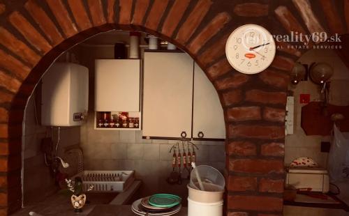 MAĎARSKO - JAZERO RAKACA - INVESTÍCIA DO PLNIČKY MINERÁLNEJ VODY SO ZÁZEMÍM.