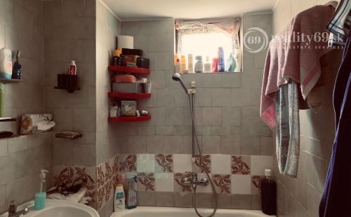 MAĎARSKO - JAZERO RAKACA - INVESTÍCIA DO PLNIČKY MINERÁLNEJ VODY SO ZÁZEMÍM.