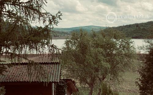 MAĎARSKO - JAZERO RAKACA - INVESTÍCIA DO PLNIČKY MINERÁLNEJ VODY SO ZÁZEMÍM.