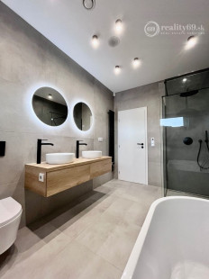 HANISKA - KVALITNÁ NOVOSTAVBA 4 IZBOVÉHO RD, GARÁŽOVÉ STÁTIE, TERASA.