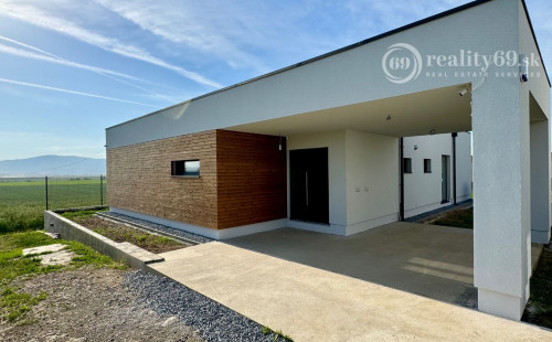 HANISKA - KVALITNÁ NOVOSTAVBA 4 IZBOVÉHO RD, GARÁŽOVÉ STÁTIE, TERASA.