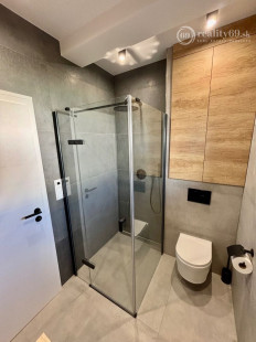 HANISKA - KVALITNÁ NOVOSTAVBA 4 IZBOVÉHO RD, GARÁŽOVÉ STÁTIE, TERASA.