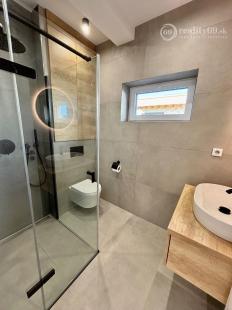 HANISKA - KVALITNÁ NOVOSTAVBA 4 IZBOVÉHO RD, GARÁŽOVÉ STÁTIE, TERASA.