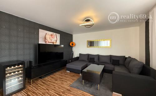 REZERVOVANÉ - ĎURKOV - 4 IZBOVÝ PEKNÝ RD S TERASOU V SRDCI PRÍRODY.