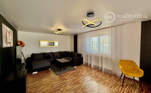 REZERVOVANÉ - ĎURKOV - 4 IZBOVÝ PEKNÝ RD S TERASOU V SRDCI PRÍRODY.