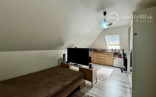 REZERVOVANÉ - ĎURKOV - 4 IZBOVÝ PEKNÝ RD S TERASOU V SRDCI PRÍRODY.