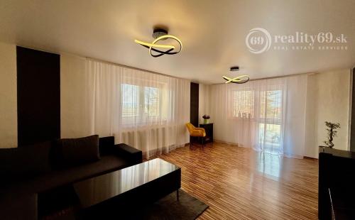 REZERVOVANÉ - ĎURKOV - 4 IZBOVÝ PEKNÝ RD S TERASOU V SRDCI PRÍRODY.