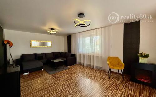 REZERVOVANÉ - ĎURKOV - 4 IZBOVÝ PEKNÝ RD S TERASOU V SRDCI PRÍRODY.