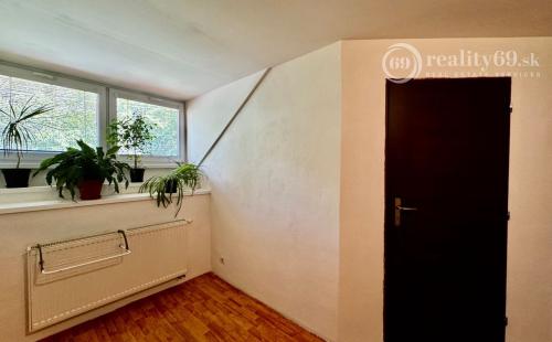 REZERVOVANÉ - ĎURKOV - 4 IZBOVÝ PEKNÝ RD S TERASOU V SRDCI PRÍRODY.