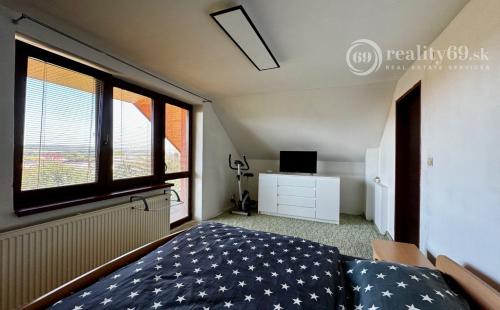 REZERVOVANÉ - ĎURKOV - 4 IZBOVÝ PEKNÝ RD S TERASOU V SRDCI PRÍRODY.