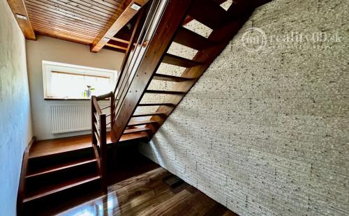 REZERVOVANÉ - ĎURKOV - 4 IZBOVÝ PEKNÝ RD S TERASOU V SRDCI PRÍRODY.