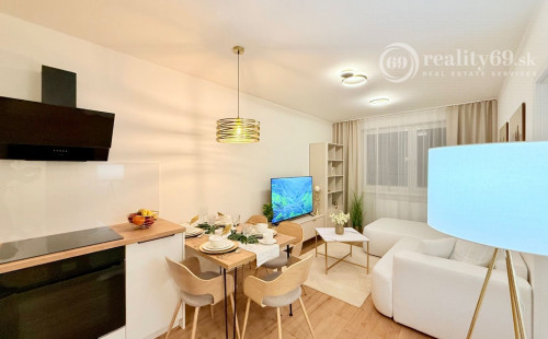 JUH - PRI AUPARKU - 2 IZBOVÝ LUXUSNÝ KOMPLETNE ZARIADENÝ BYT.