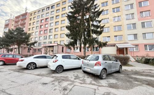 TERASA - KEŽMARSKÁ PRAŽSKÝ 3 IZBOVÝ BYT 68 M2, VÝBORNÝ STAV, VYHĽADÁVANÁ LOKALITA.