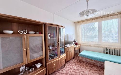 TERASA - KEŽMARSKÁ PRAŽSKÝ 3 IZBOVÝ BYT 68 M2, VÝBORNÝ STAV, VYHĽADÁVANÁ LOKALITA.