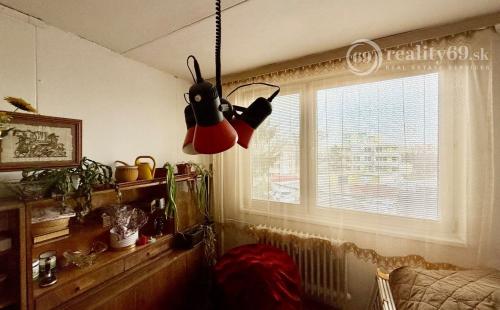 TERASA - KEŽMARSKÁ PRAŽSKÝ 3 IZBOVÝ BYT 68 M2, VÝBORNÝ STAV, VYHĽADÁVANÁ LOKALITA.