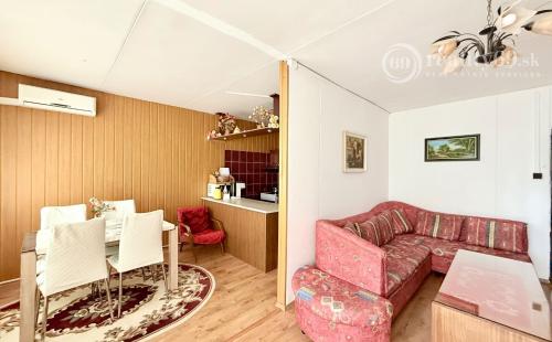 TERASA - KEŽMARSKÁ PRAŽSKÝ 3 IZBOVÝ BYT 68 M2, VÝBORNÝ STAV, VYHĽADÁVANÁ LOKALITA.