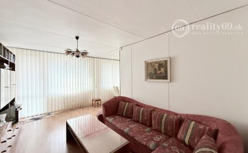 TERASA - KEŽMARSKÁ PRAŽSKÝ 3 IZBOVÝ BYT 68 M2, VÝBORNÝ STAV, VYHĽADÁVANÁ LOKALITA.