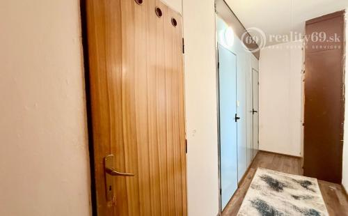 TERASA - KEŽMARSKÁ PRAŽSKÝ 3 IZBOVÝ BYT 68 M2, VÝBORNÝ STAV, VYHĽADÁVANÁ LOKALITA.