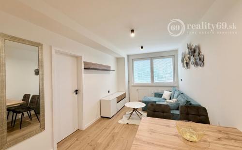 KRIVÁ PRI AUPARKU - 2 IZBOVÝ BYT PRIPRAVENÝ NA BÝVANIE.