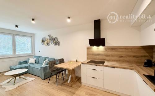 KRIVÁ PRI AUPARKU - 2 IZBOVÝ BYT PRIPRAVENÝ NA BÝVANIE.