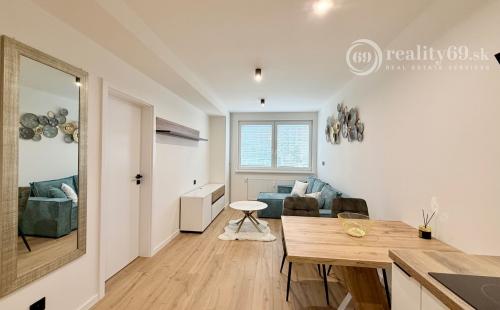 KRIVÁ PRI AUPARKU - 2 IZBOVÝ BYT PRIPRAVENÝ NA BÝVANIE.