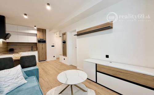 KRIVÁ PRI AUPARKU - 2 IZBOVÝ BYT PRIPRAVENÝ NA BÝVANIE.