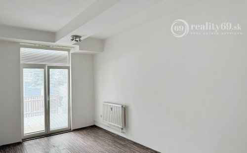 FURČA - 1 IZBOVÝ TEHLOVÝ BYT S TERASOU A PARKOVACÍM MIESTOM.