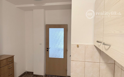 FURČA - 1 IZBOVÝ TEHLOVÝ BYT S TERASOU A PARKOVACÍM MIESTOM.