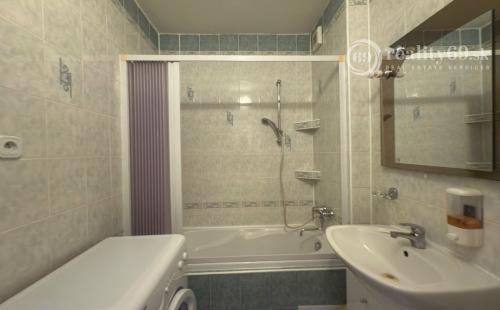 CENTRUM PRI AUPARKU - 3 IZBOVÝ ZARIADENÝ BYT NA LUDMANSKEJ 69 M2, 2XLODŽIA.