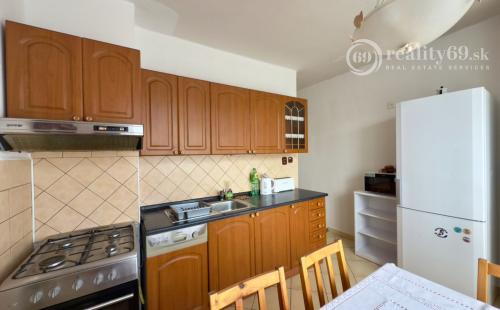 CENTRUM PRI AUPARKU - 3 IZBOVÝ ZARIADENÝ BYT NA LUDMANSKEJ 69 M2, 2XLODŽIA.