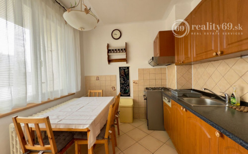 CENTRUM PRI AUPARKU - 3 IZBOVÝ ZARIADENÝ BYT NA LUDMANSKEJ 69 M2, 2XLODŽIA.